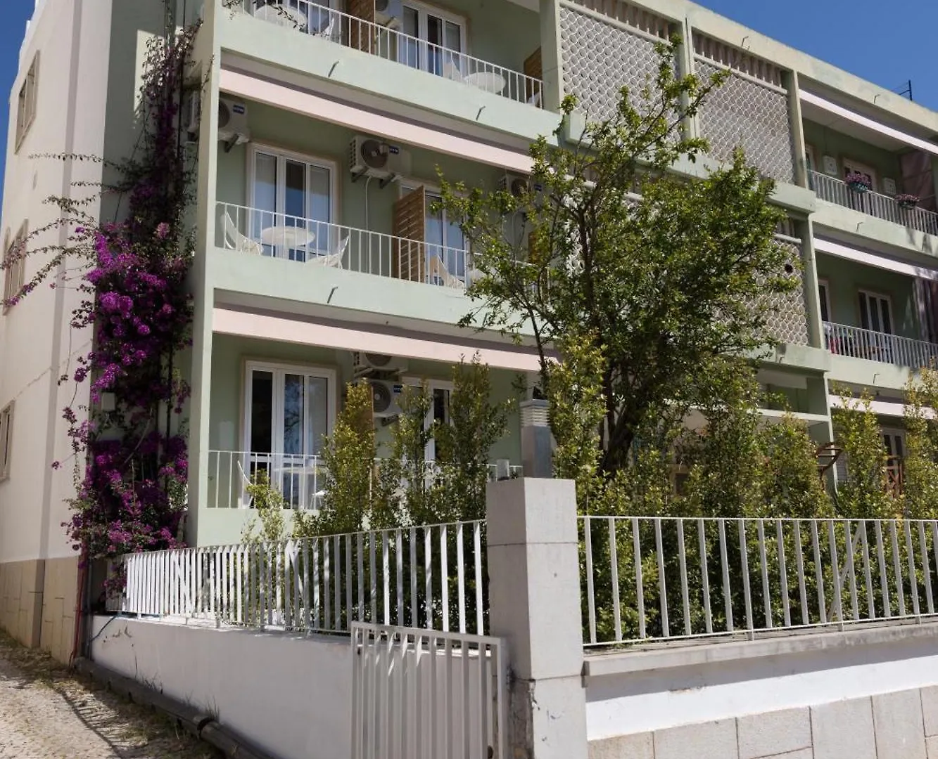 Greenth Avenue Faro